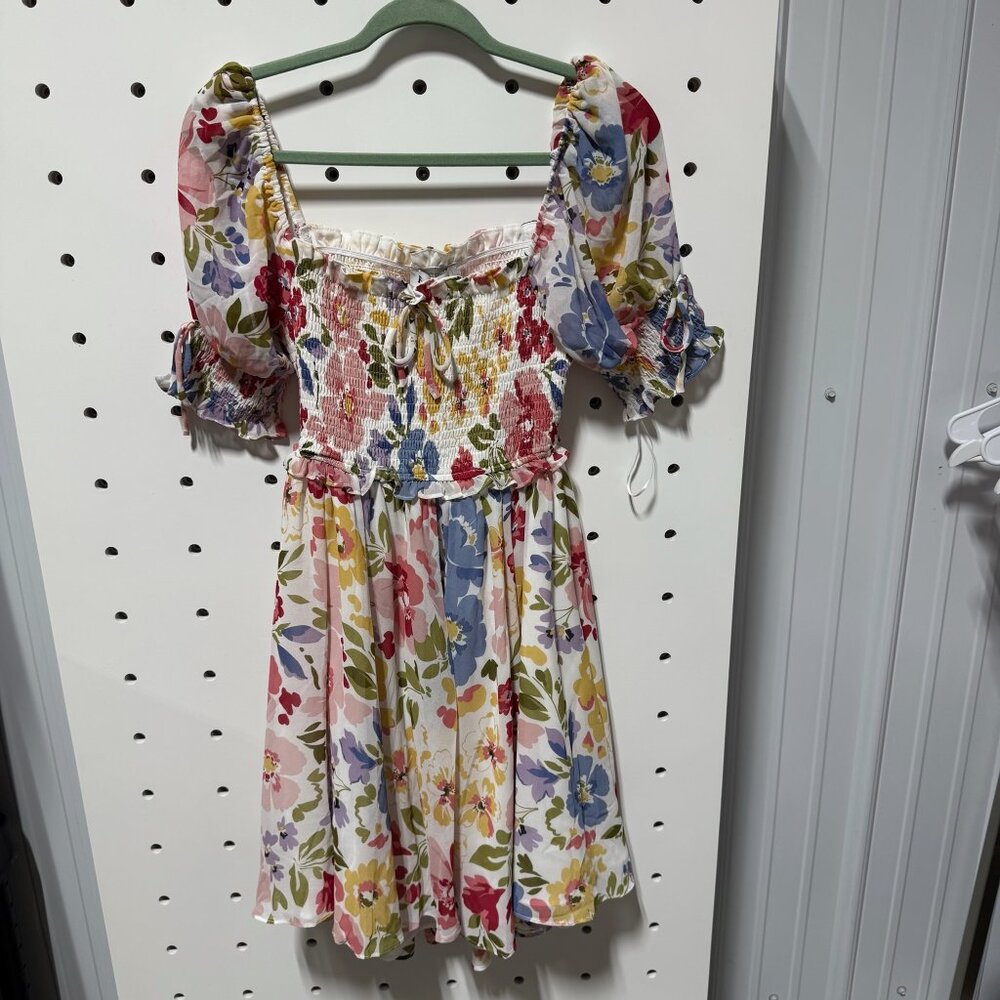 NWT En Saison Light Floral Exclusive Print Smocked Top Mini Dress Size Medium
